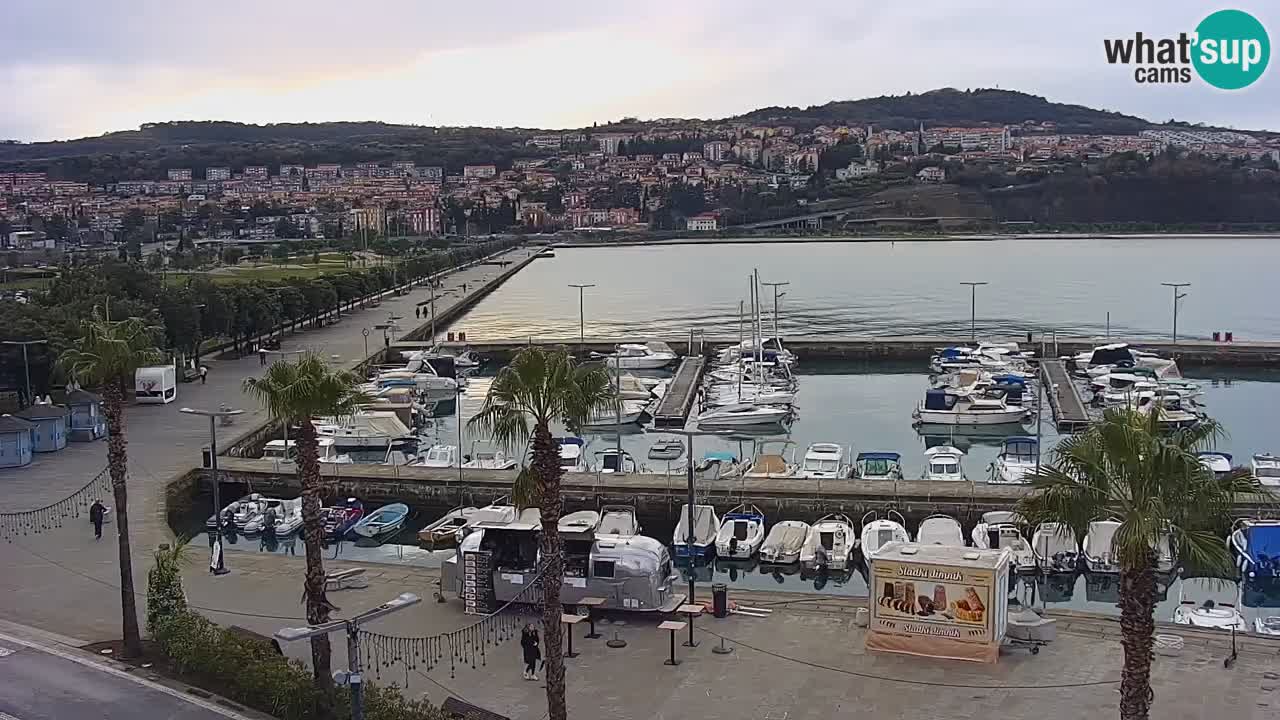 Spletna kamera Koper – Panorama na marino in promenado s Hotela Grand Koper