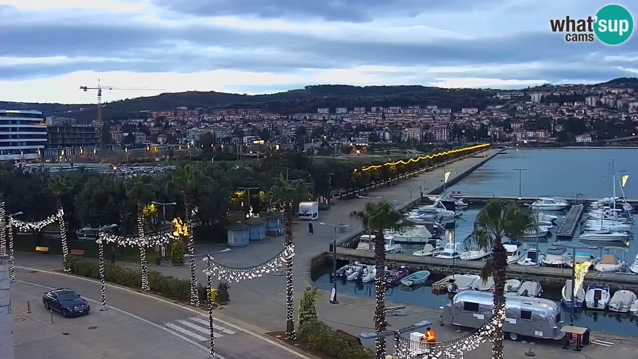 Luka Kopar uživo web kamera – Turistički terminal i teretna luka – Slovenija