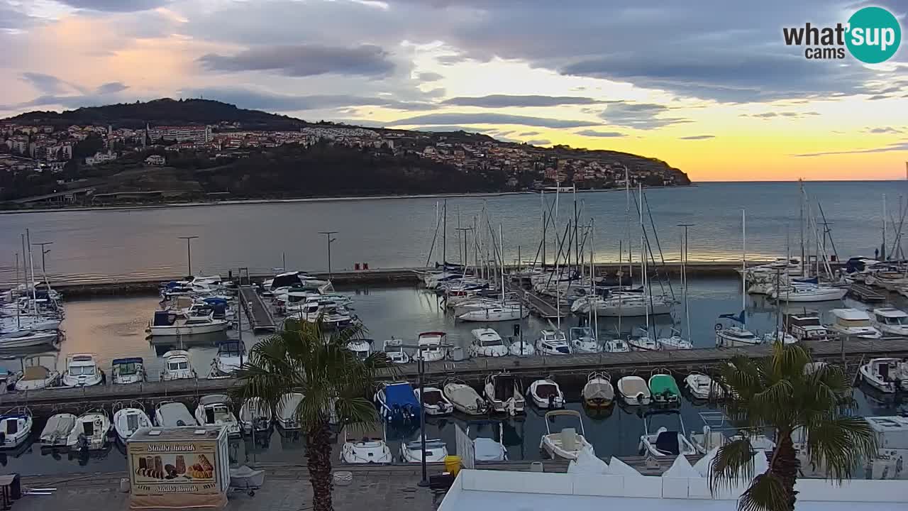 Webcam Koper – Panorama des Jachthafens und der Promenade vom Hotel Grand Koper