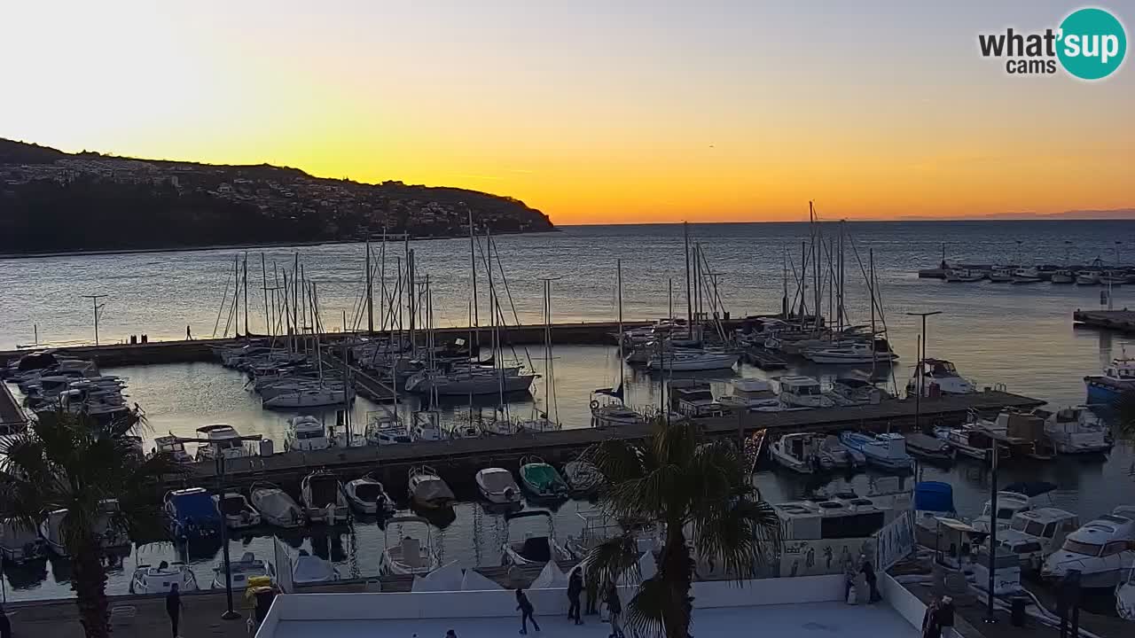 Spletna kamera Koper – Panorama na marino in promenado s Hotela Grand Koper