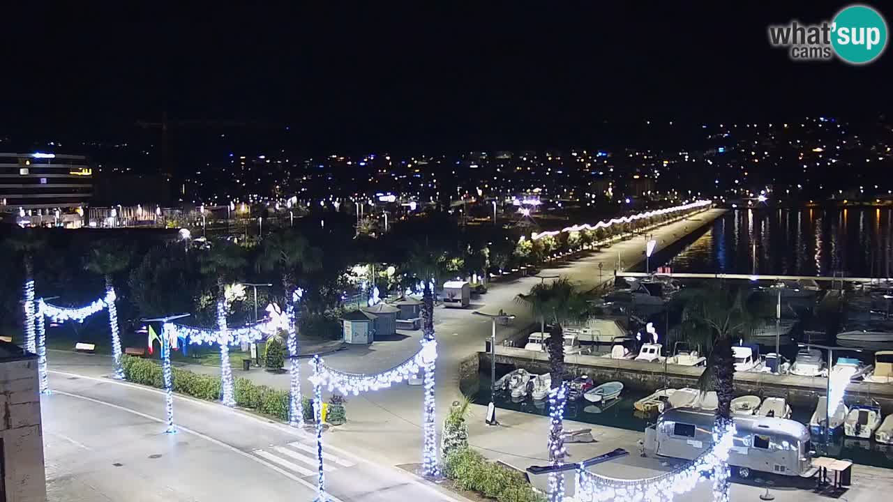 Spletna kamera Luka Koper v živo – Potniški terminal in tovorno pristanišče – Slovenija