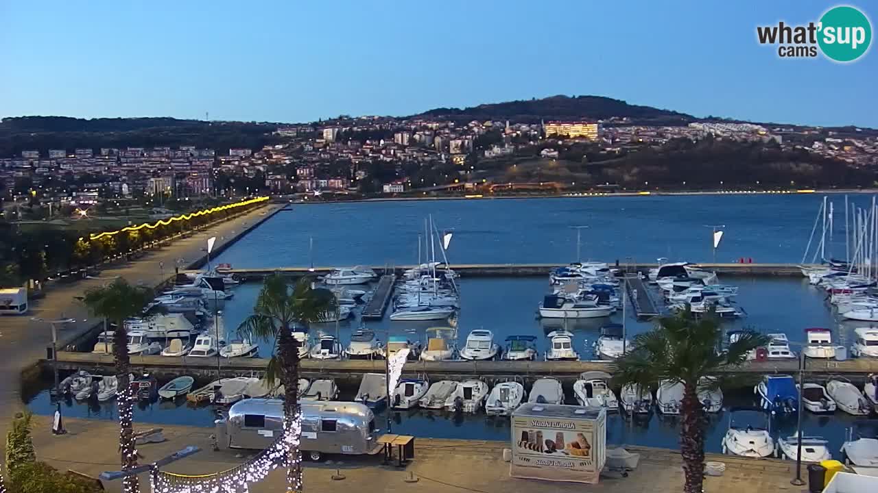 Webcam en direct du port de Koper – port de croisière et de fret – Slovénie