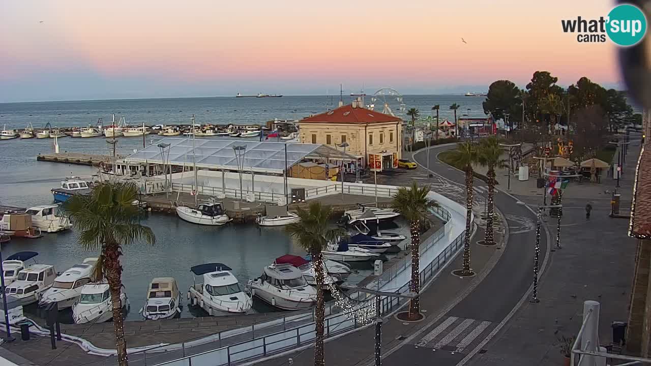 Webcam Koper – Panorama of the marina and promenade from the Grand Hotel Koper