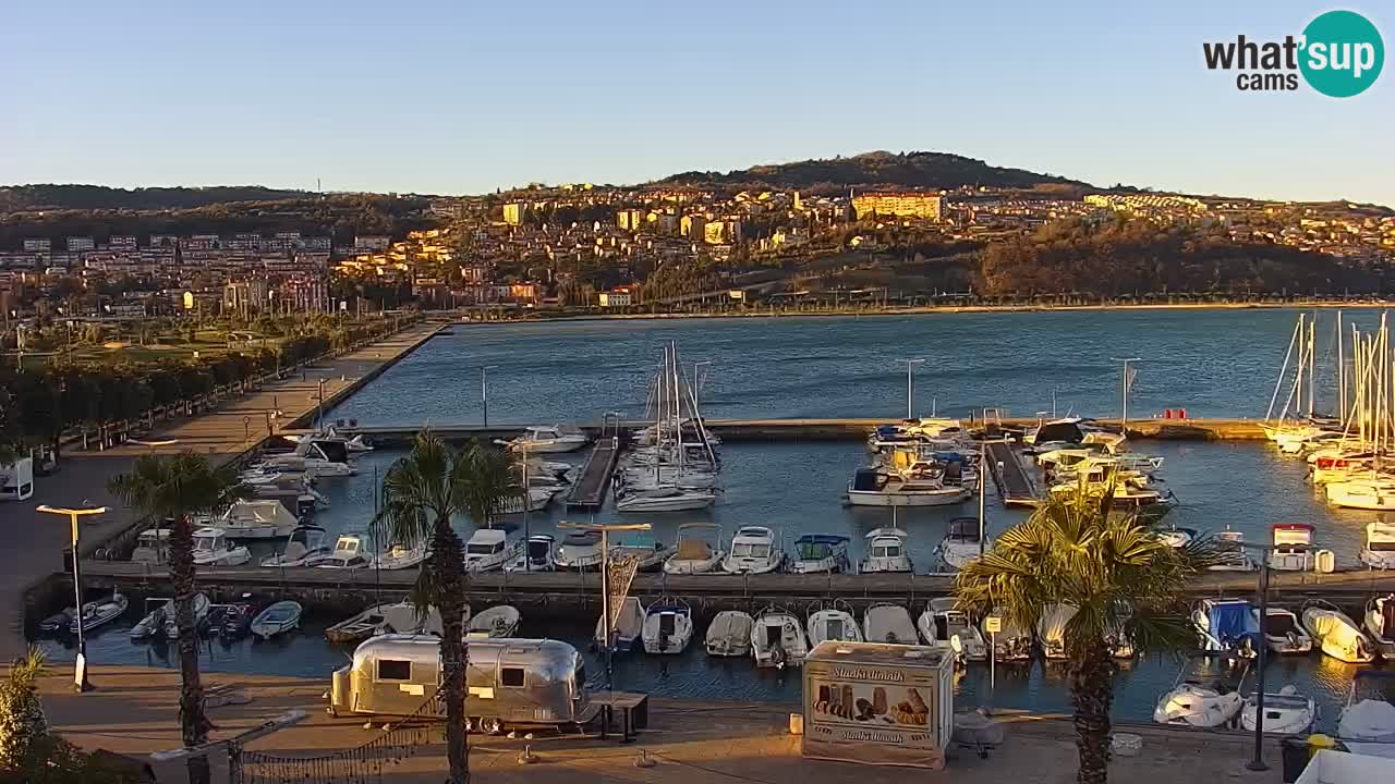 Webcam Koper – Panorama de la marina et de la promenade depuis le Grand Hotel Koper