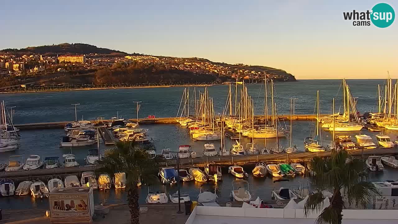 Webcam en direct du port de Koper – port de croisière et de fret – Slovénie