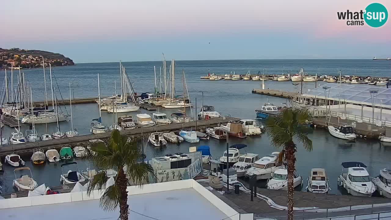 Spletna kamera Koper – Panorama na marino in promenado s Hotela Grand Koper