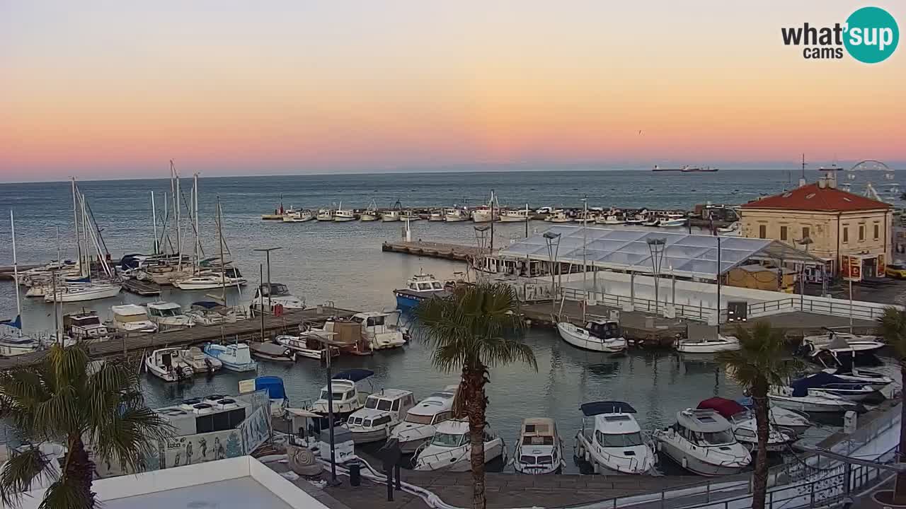 Webcam en direct du port de Koper – port de croisière et de fret – Slovénie