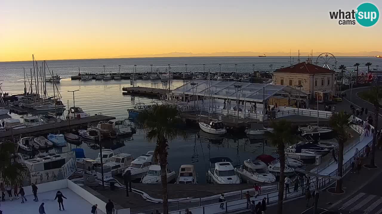 Webcam Koper – Panorama of the marina and promenade from the Grand Hotel Koper