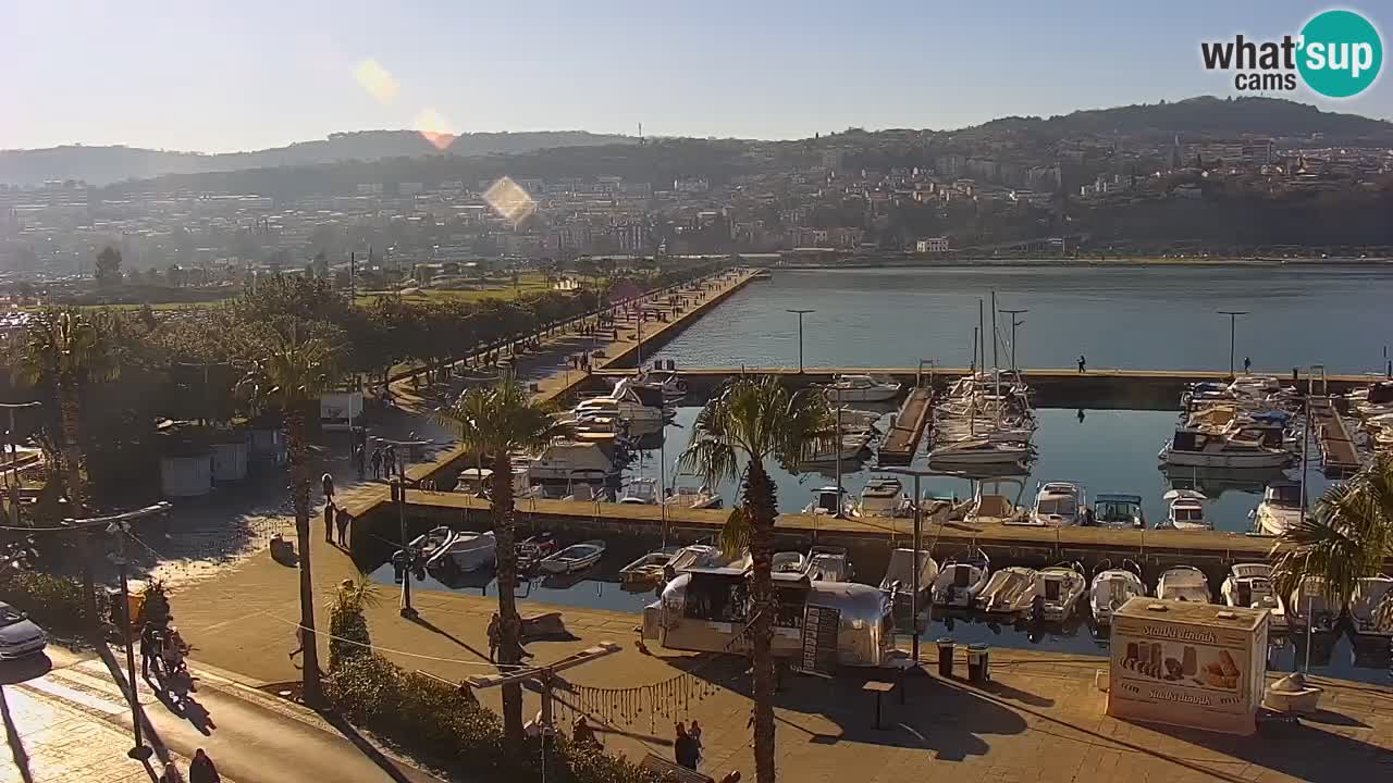 Webcam Koper – Panorama des Jachthafens und der Promenade vom Hotel Grand Koper