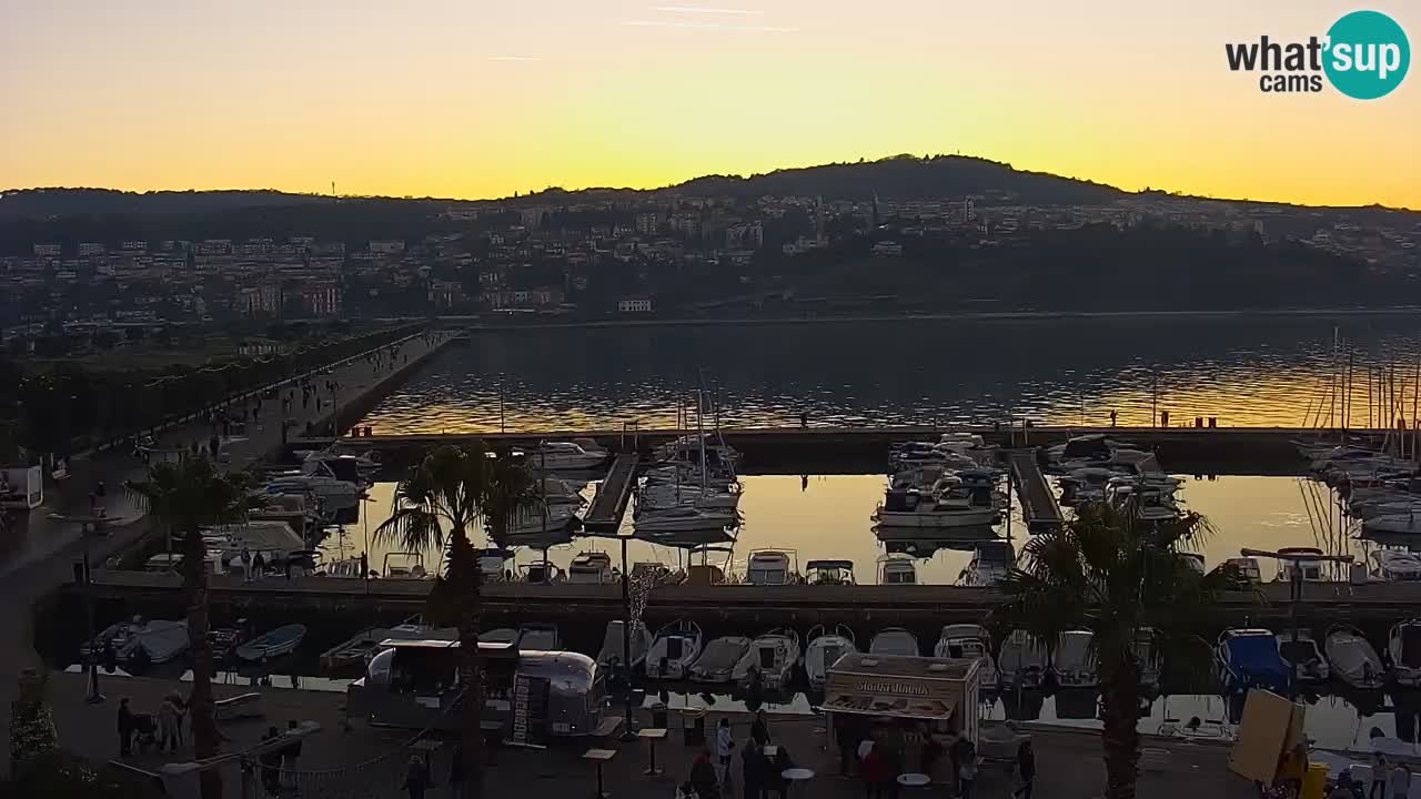 Webcam Koper – Panorama des Jachthafens und der Promenade vom Hotel Grand Koper