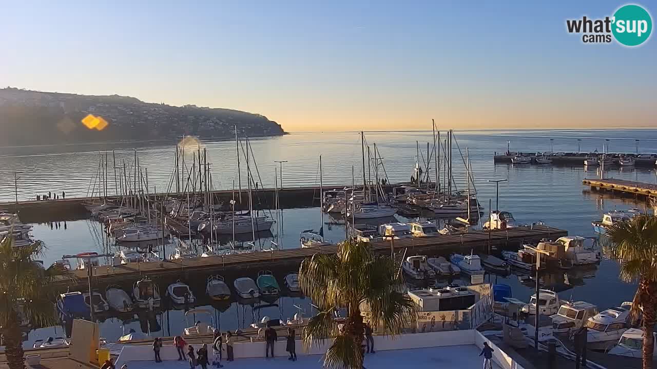 Spletna kamera Koper – Panorama na marino in promenado s Hotela Grand Koper