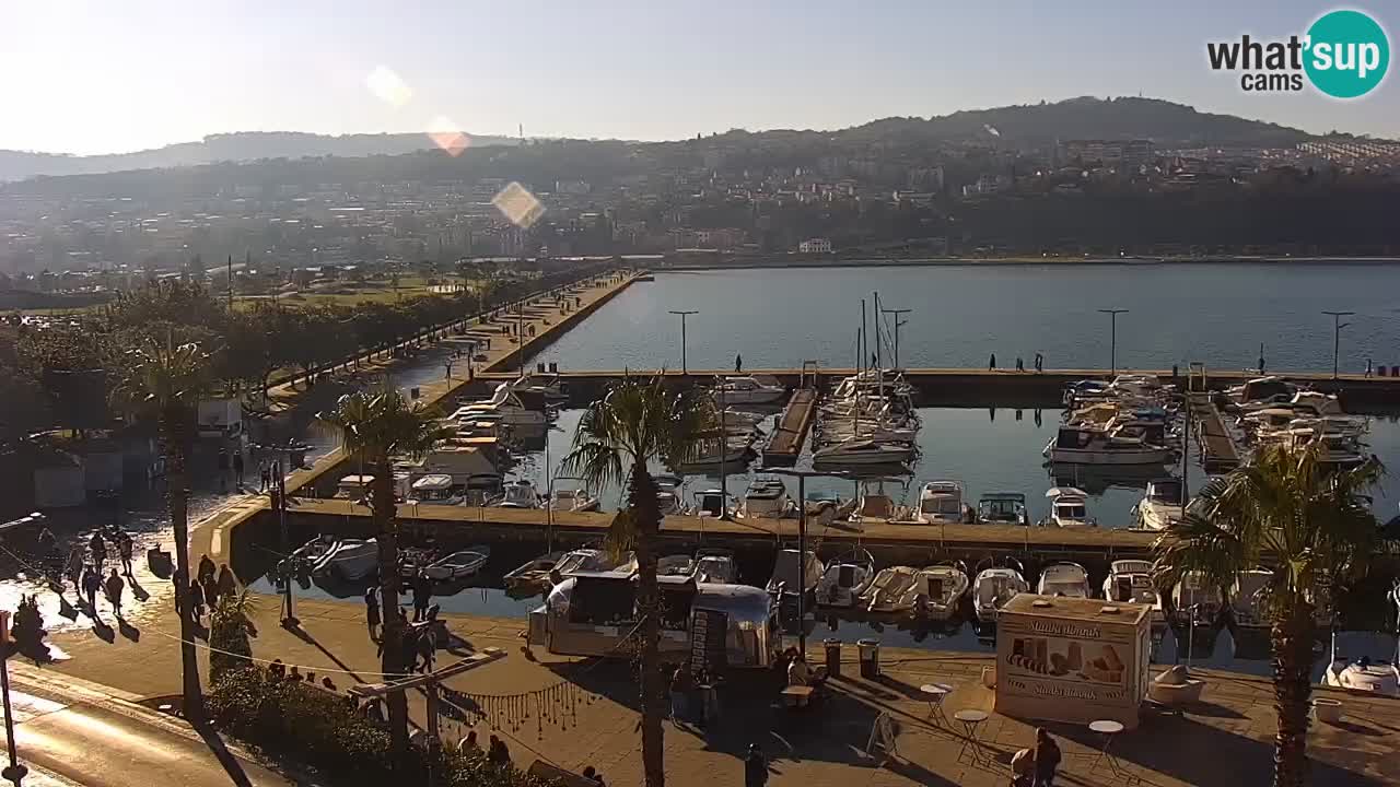 Webcam en direct du port de Koper – port de croisière et de fret – Slovénie