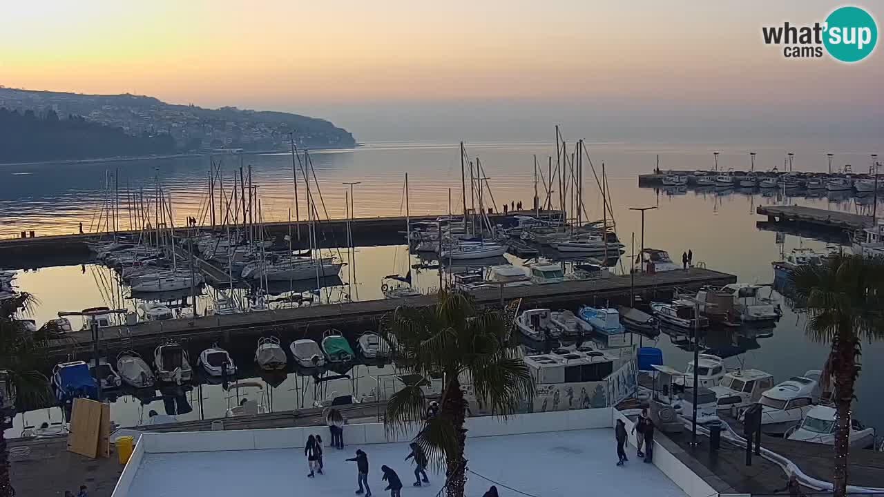 Webcam Koper – Panorama of the marina and promenade from the Grand Hotel Koper