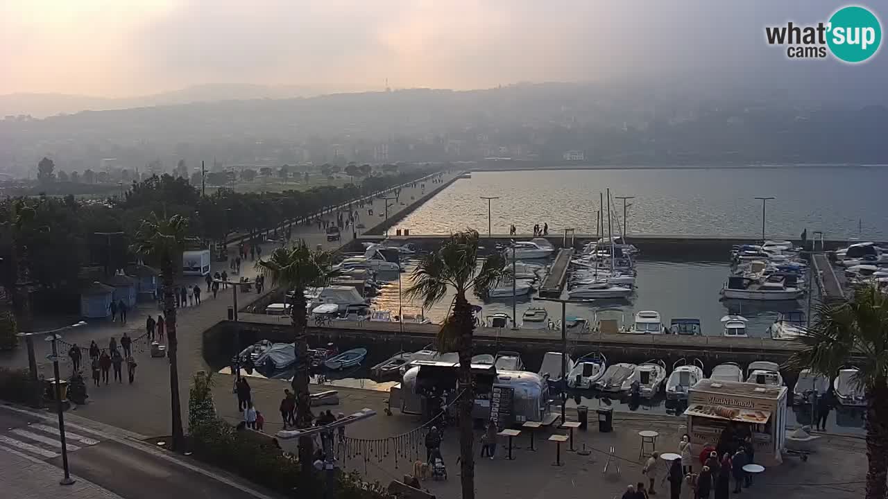 Webcam en direct du port de Koper – port de croisière et de fret – Slovénie