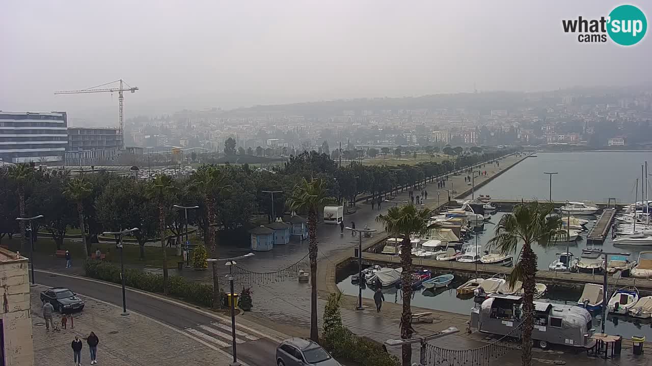 Webcam Koper – Panorama des Jachthafens und der Promenade vom Hotel Grand Koper