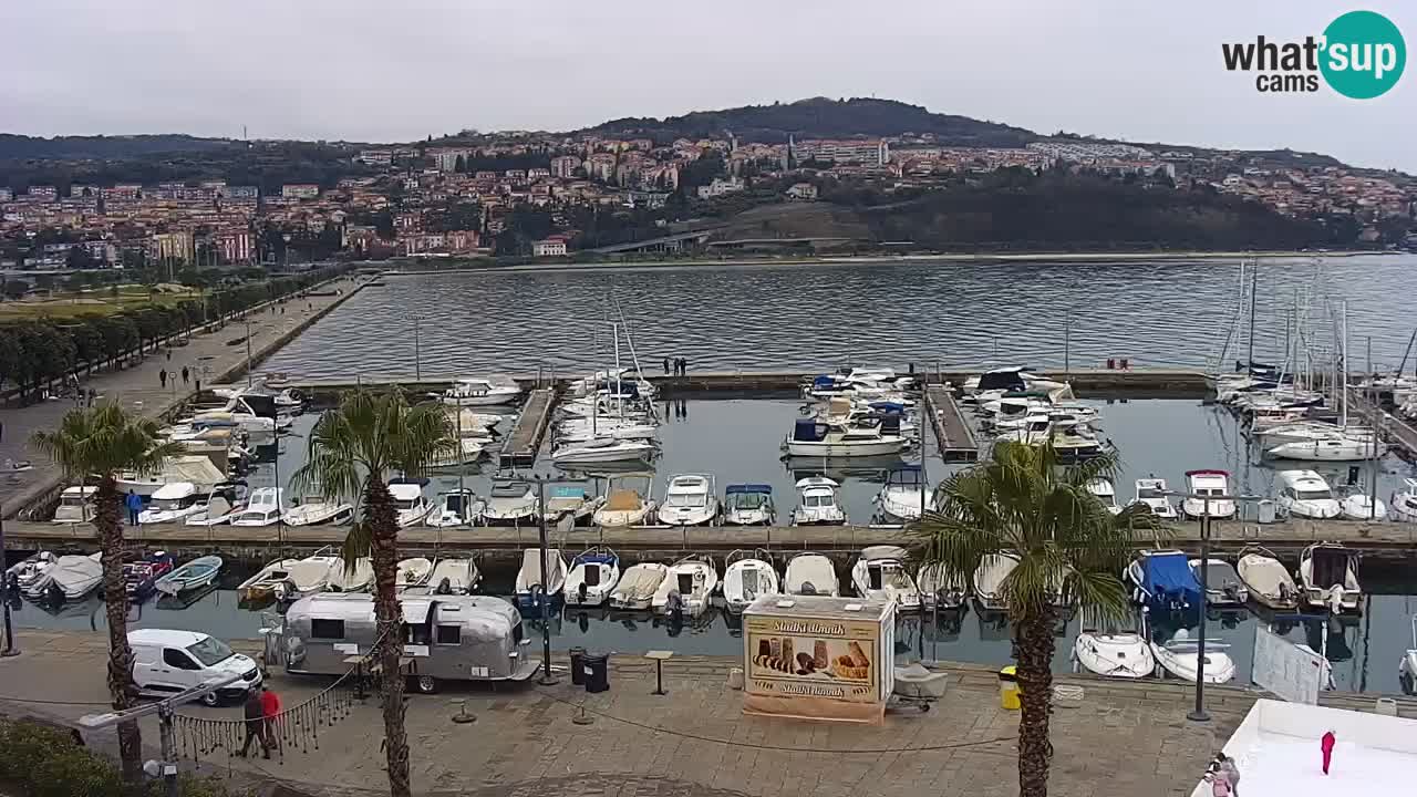 Spletna kamera Luka Koper v živo – Potniški terminal in tovorno pristanišče – Slovenija