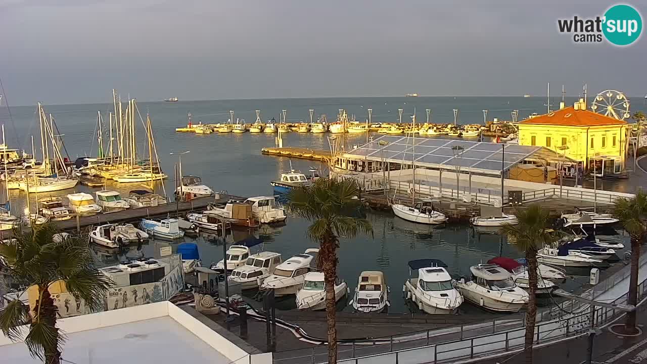 Webcam Koper – Panorama des Jachthafens und der Promenade vom Hotel Grand Koper