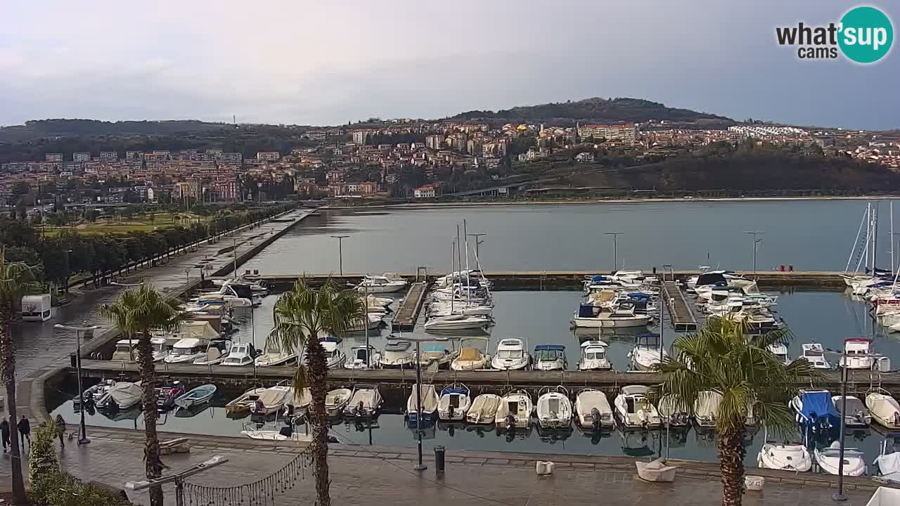 Spletna kamera Luka Koper v živo – Potniški terminal in tovorno pristanišče – Slovenija