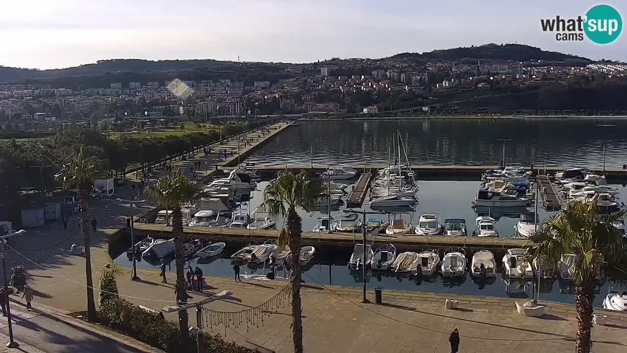 Webcam Koper – Panorama des Jachthafens und der Promenade vom Hotel Grand Koper