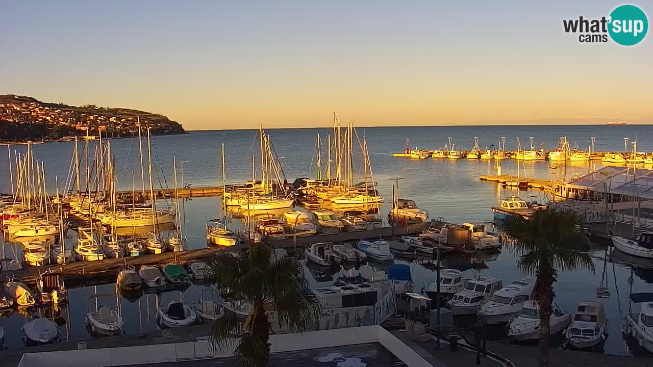 Spletna kamera Koper – Panorama na marino in promenado s Hotela Grand Koper