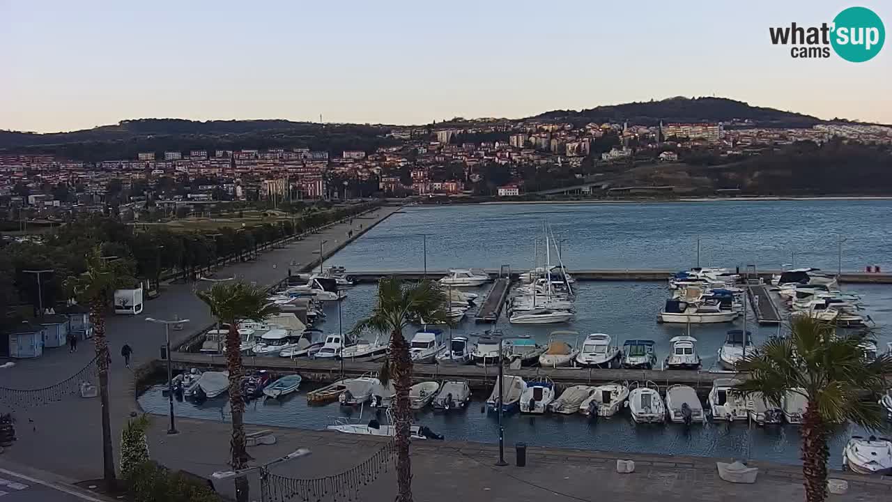 Webcam Koper – Panorama de la marina et de la promenade depuis le Grand Hotel Koper