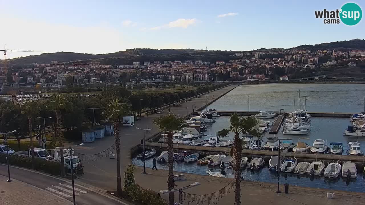 Luka Kopar uživo web kamera – Turistički terminal i teretna luka – Slovenija