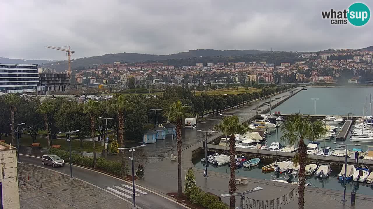 Luka Kopar uživo web kamera – Turistički terminal i teretna luka – Slovenija