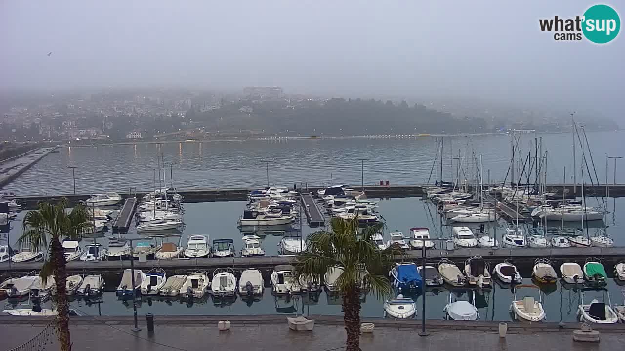 Webcam Koper – Panorama des Jachthafens und der Promenade vom Hotel Grand Koper