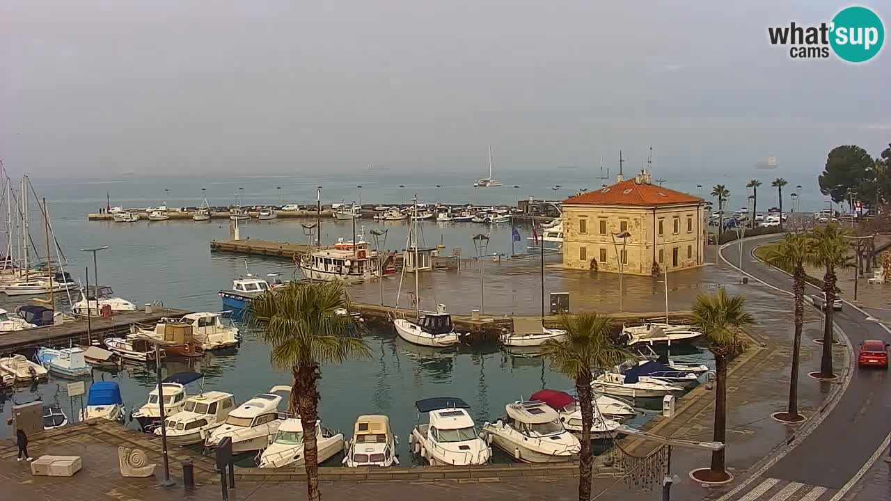 Webcam Koper – Panorama des Jachthafens und der Promenade vom Hotel Grand Koper