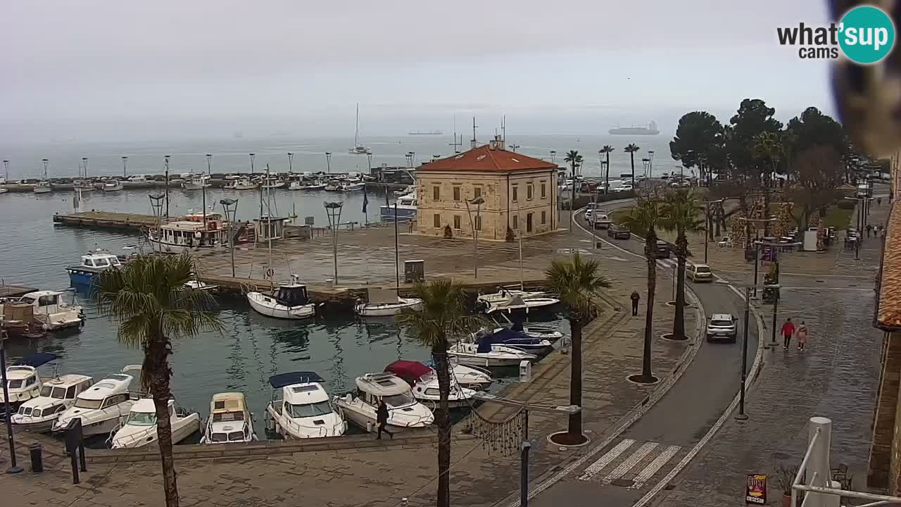 Webcam Koper – Panorama des Jachthafens und der Promenade vom Hotel Grand Koper