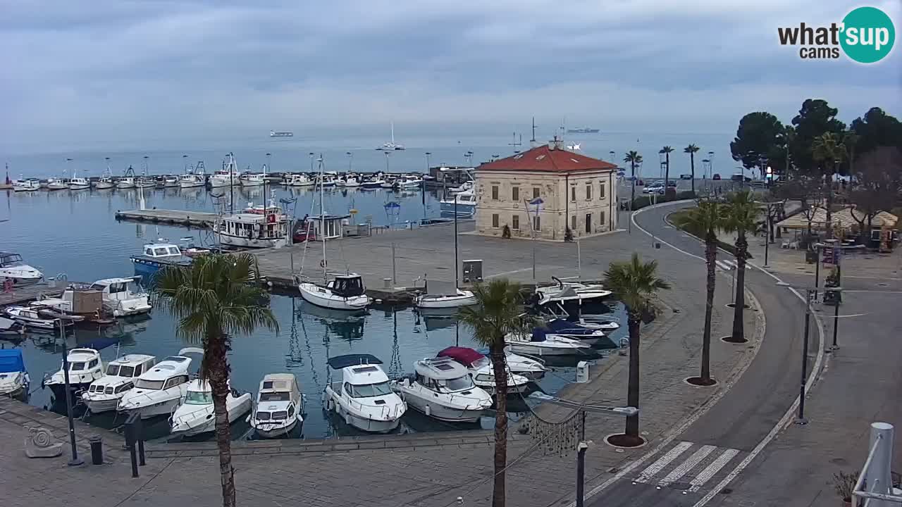 Spletna kamera Koper – Panorama na marino in promenado s Hotela Grand Koper