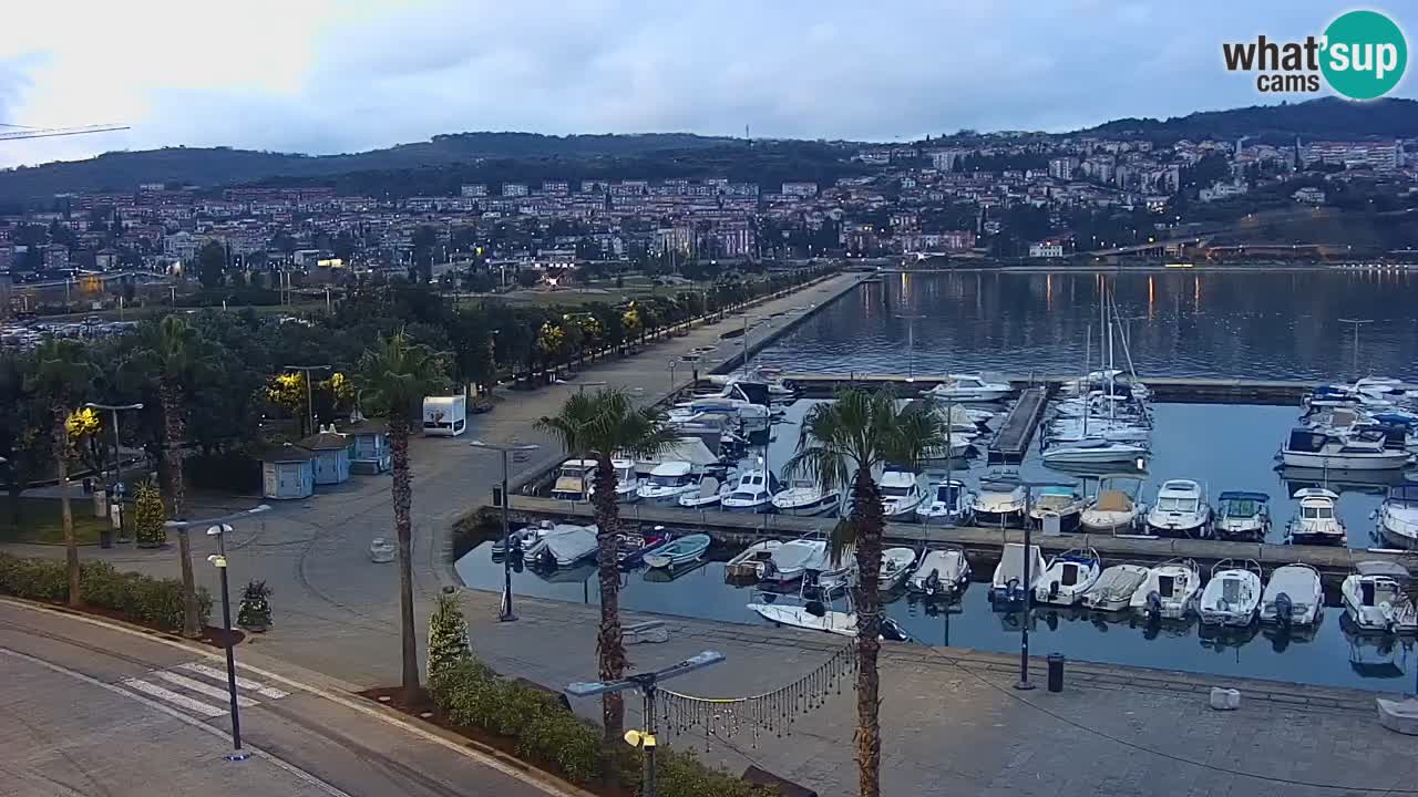 Webcam Koper – Panorama des Jachthafens und der Promenade vom Hotel Grand Koper