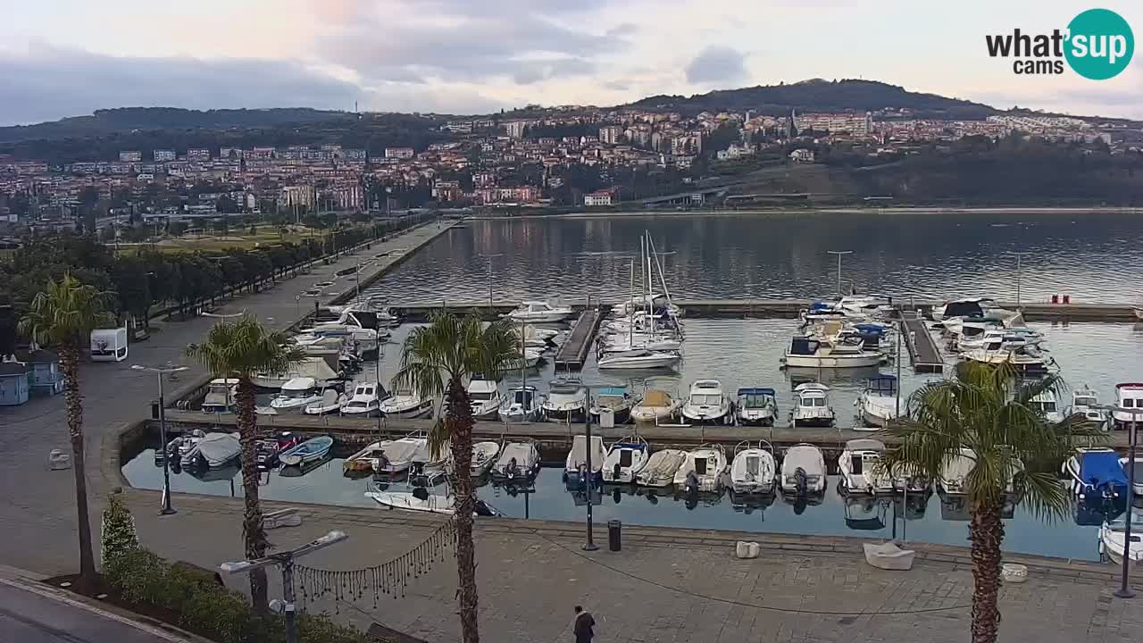 Webcam Koper – Panorama des Jachthafens und der Promenade vom Hotel Grand Koper