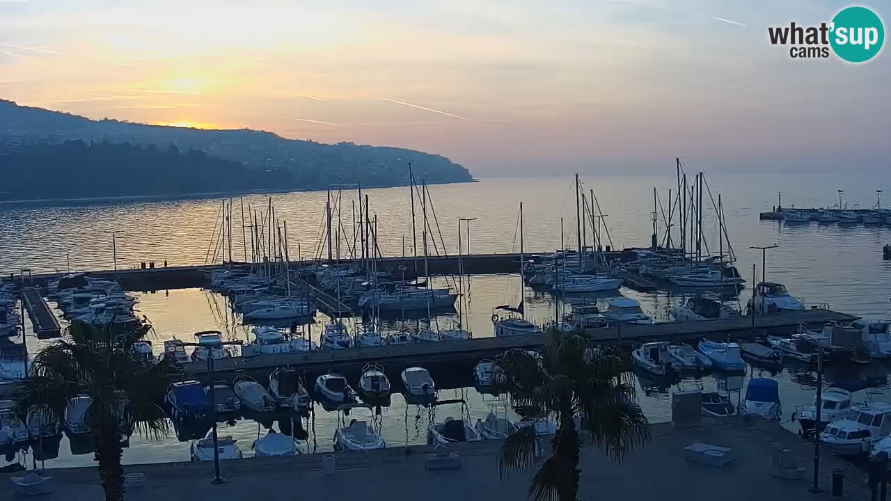 Luka Kopar uživo web kamera – Turistički terminal i teretna luka – Slovenija