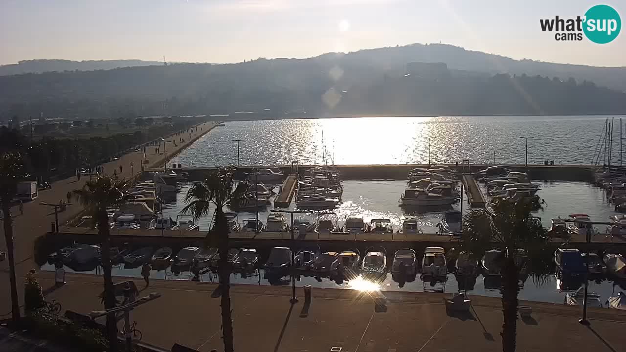 Spletna kamera Koper – Panorama na marino in promenado s Hotela Grand Koper