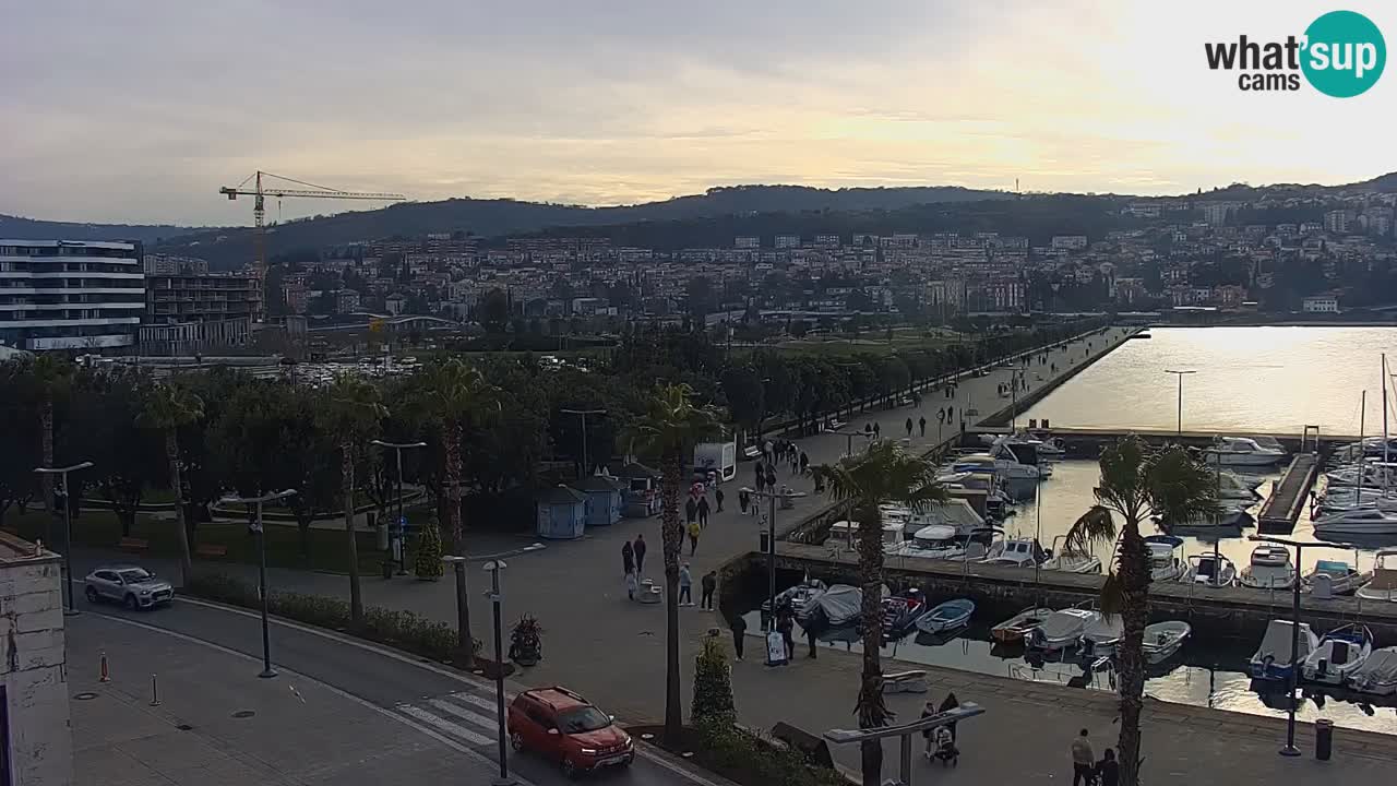 Webcam Koper – Panorama des Jachthafens und der Promenade vom Hotel Grand Koper