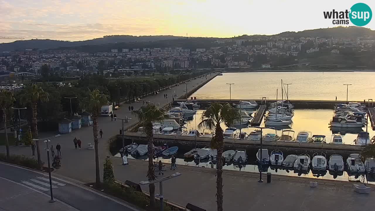 Spletna kamera Koper – Panorama na marino in promenado s Hotela Grand Koper