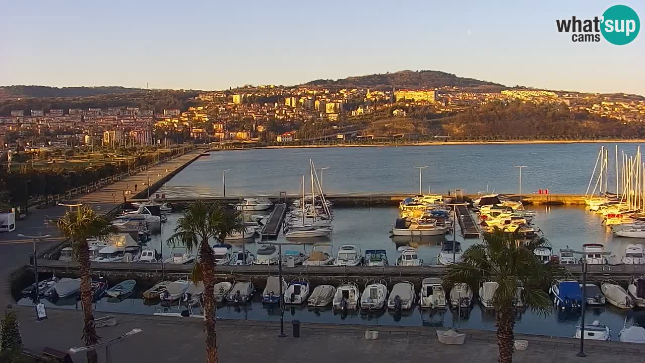 Spletna kamera Koper – Panorama na marino in promenado s Hotela Grand Koper