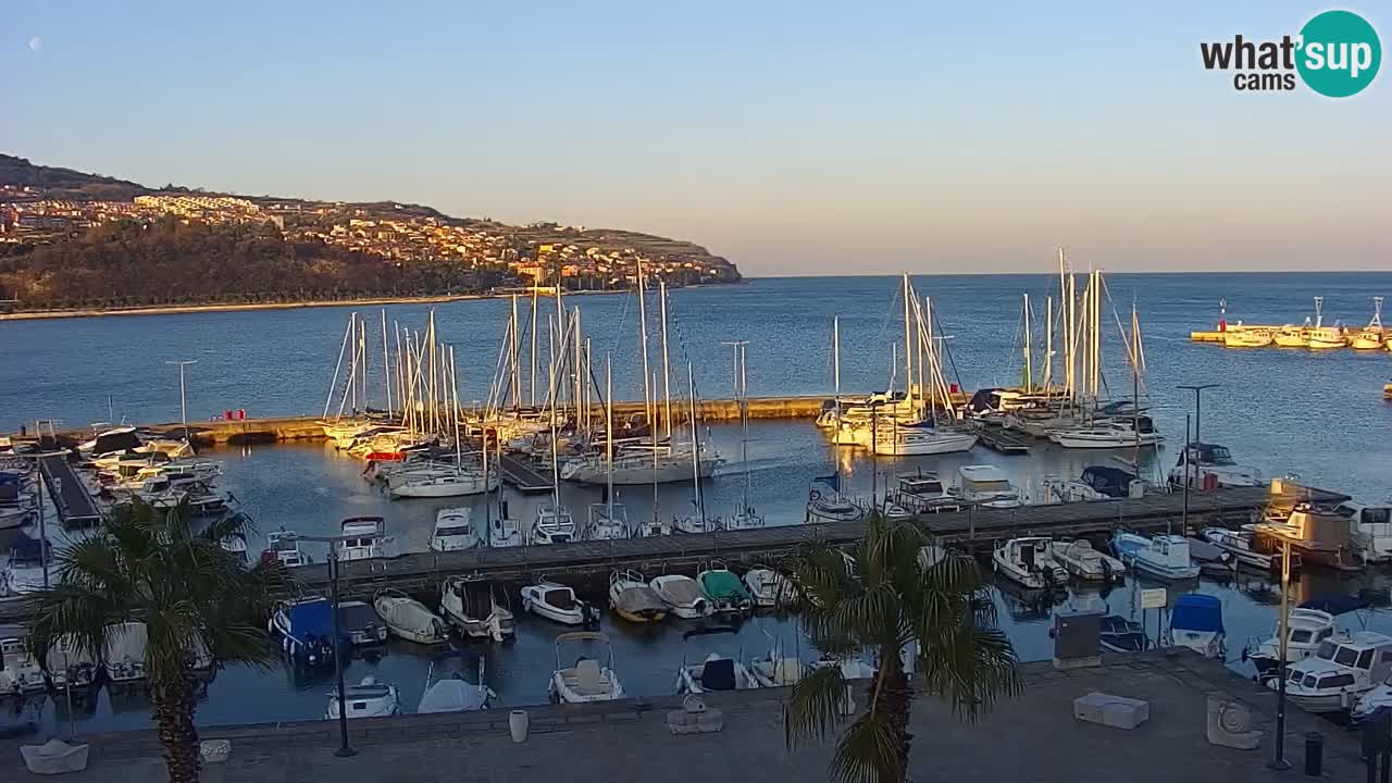 Webcam Koper – Panorama des Jachthafens und der Promenade vom Hotel Grand Koper