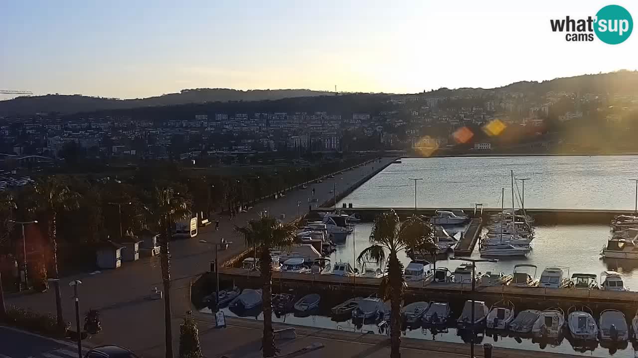 Webcam Koper – Panorama de la marina et de la promenade depuis le Grand Hotel Koper