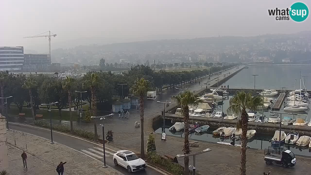 Webcam Koper – Panorama des Jachthafens und der Promenade vom Hotel Grand Koper