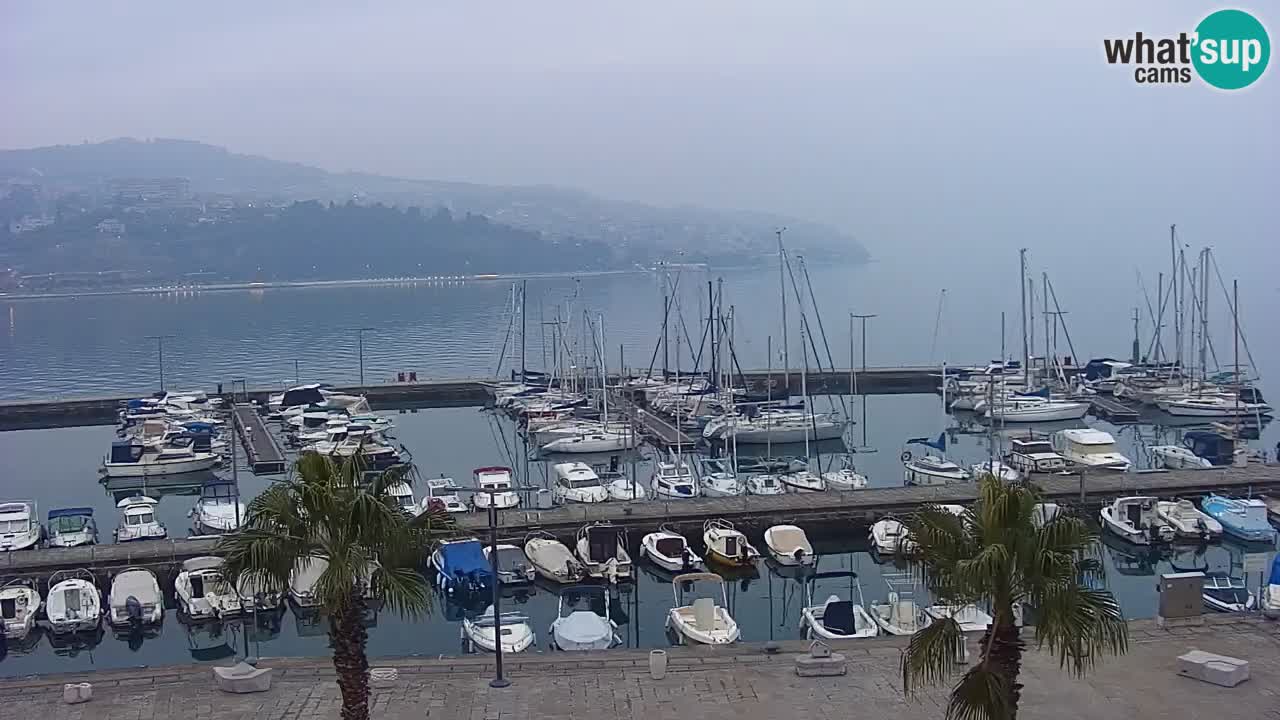 Webcam Koper – Panorama des Jachthafens und der Promenade vom Hotel Grand Koper