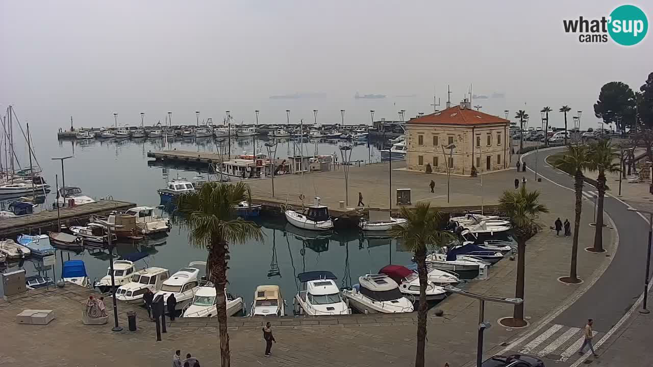 Webcam Koper – Panorama des Jachthafens und der Promenade vom Hotel Grand Koper