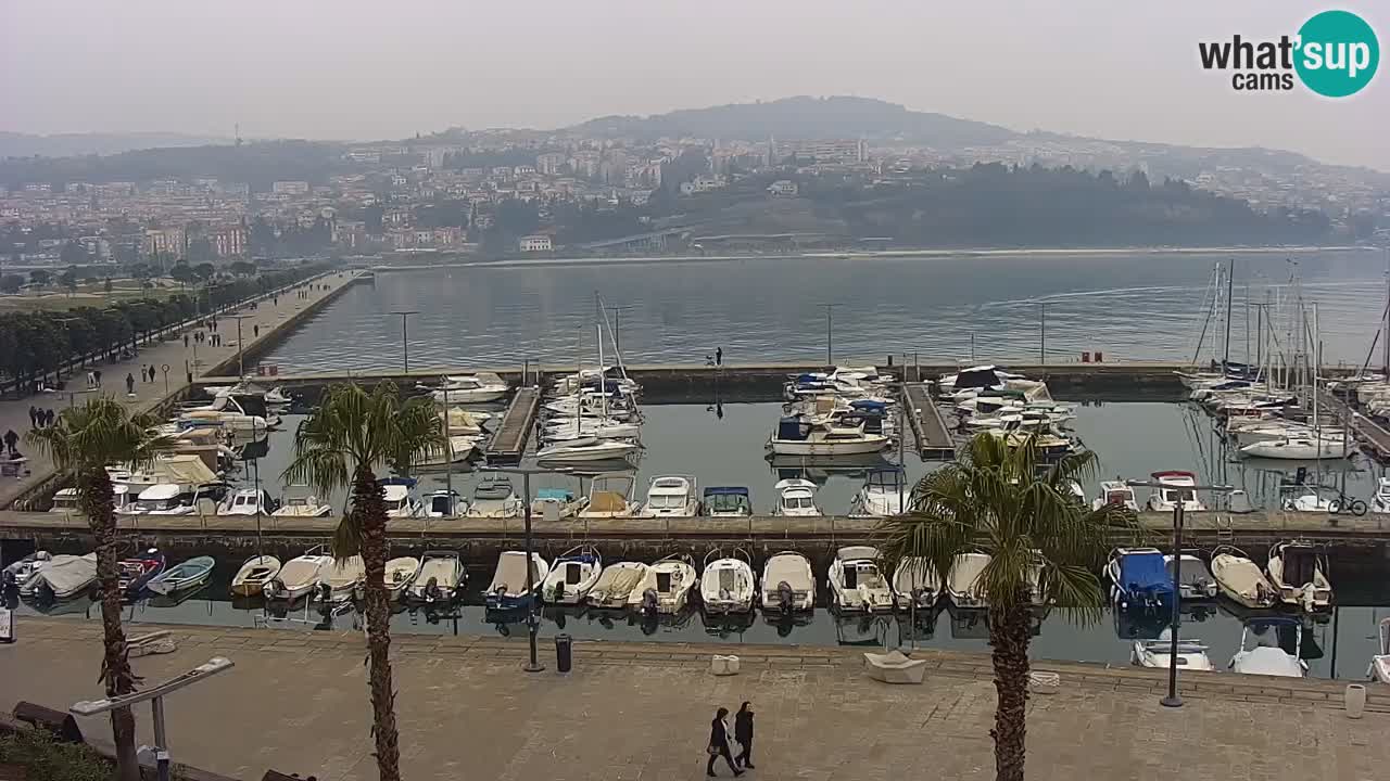 Webcam Koper – Panorama des Jachthafens und der Promenade vom Hotel Grand Koper