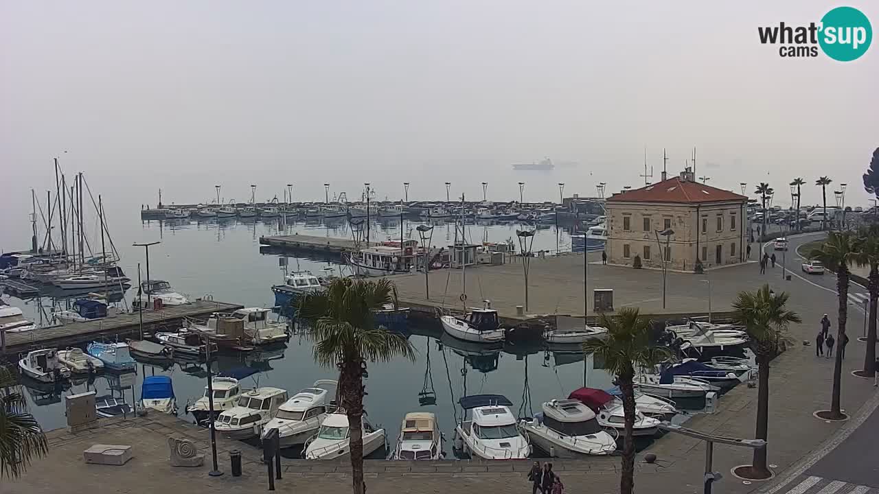 Webcam Koper – Panorama des Jachthafens und der Promenade vom Hotel Grand Koper