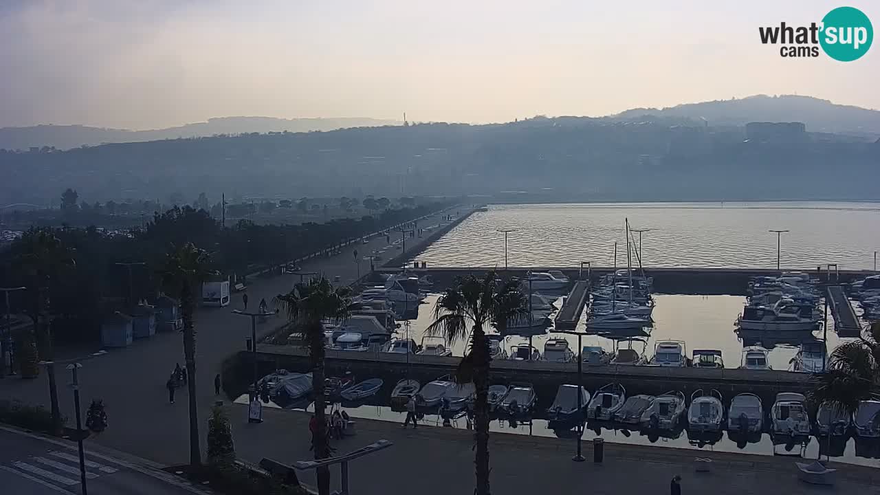 Webcam en direct du port de Koper – port de croisière et de fret – Slovénie