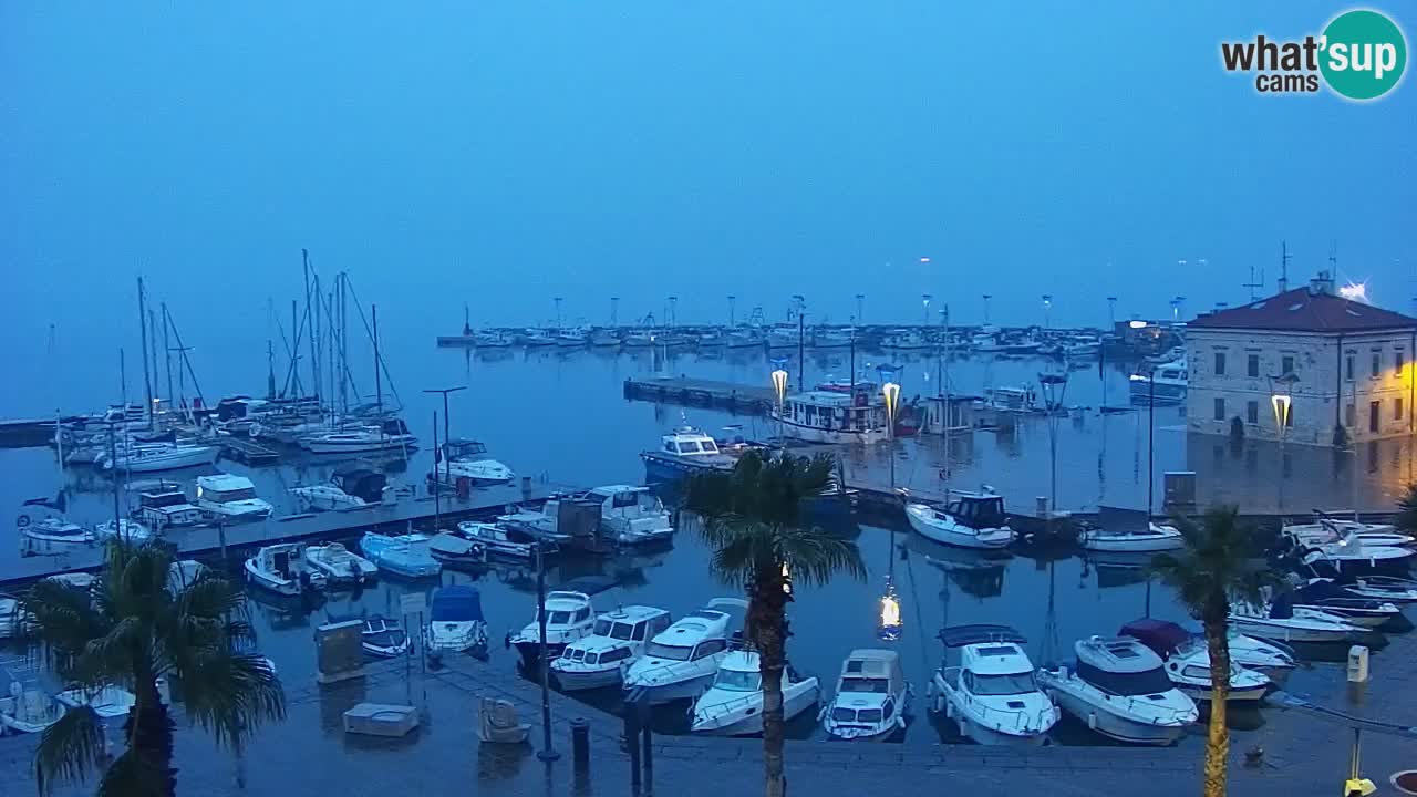 Webcam Koper – Panorama des Jachthafens und der Promenade vom Hotel Grand Koper