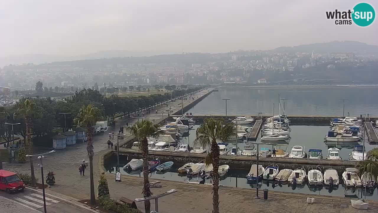 Webcam Koper – Panorama des Jachthafens und der Promenade vom Hotel Grand Koper