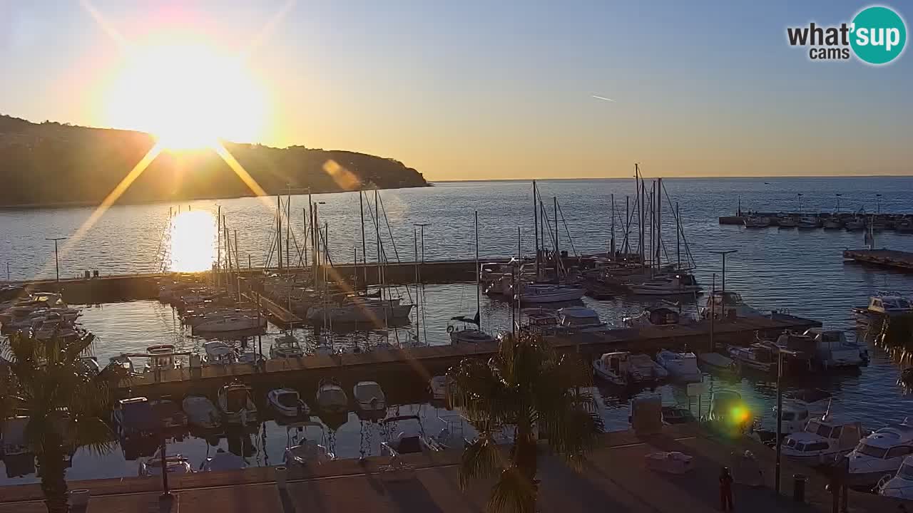 Spletna kamera Luka Koper v živo – Potniški terminal in tovorno pristanišče – Slovenija