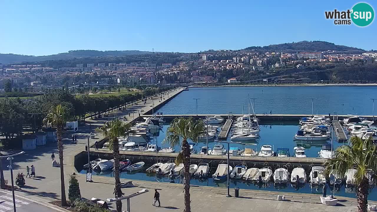 Webcam Koper – Panorama des Jachthafens und der Promenade vom Hotel Grand Koper